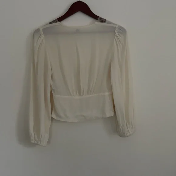 Aritzia Romance Me Blouse - Size XS - Picture 3 of 5